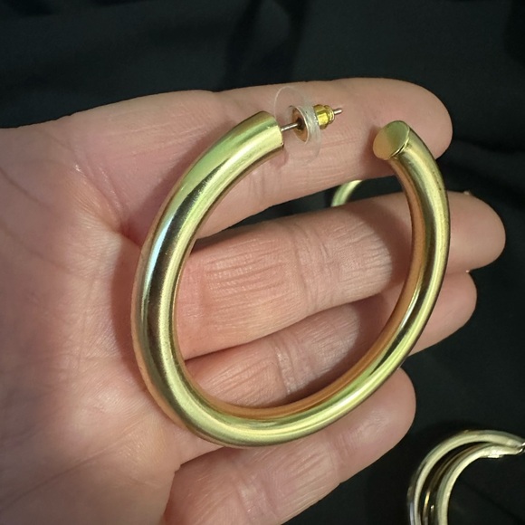 Fashion earrings, large hoops. - Picture 7 of 9